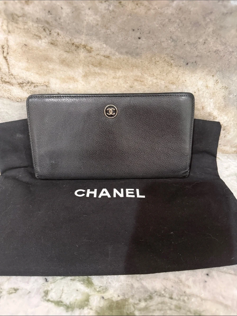 CHANEL Black Caviar Leather Zip-Around Card Holder w/Gold CC Very good condition